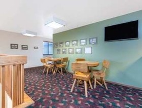 Super 8 by Wyndham Buffalo