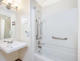 Super 8 by Wyndham Buffalo
