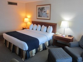 Riverside Hotel