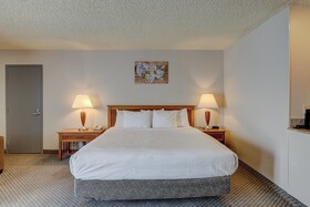 Riverside Hotel