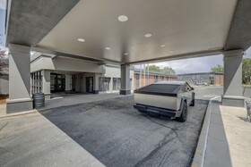Riverside Hotel