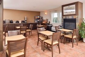 GuestHouse Inn & Suites Cheyenne