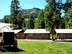 Pahaska Tepee Resort