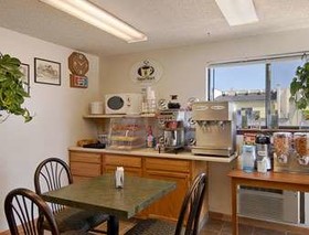 Super 8 by Wyndham Douglas