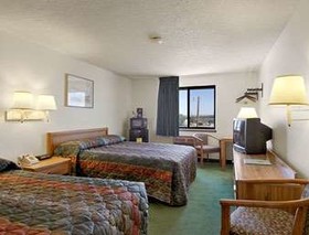 Super 8 by Wyndham Douglas