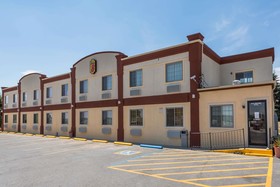 Super 8 by Wyndham Douglas