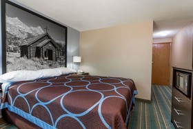 Super 8 by Wyndham Douglas
