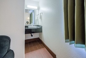 Evanston Inn Exit 6