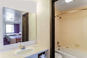 Super 8 by Wyndham Evanston