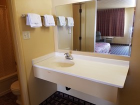 Travelodge by Wyndham Evanston