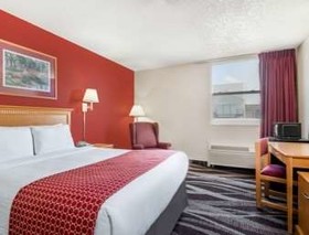 Days Inn by Wyndham Gillette