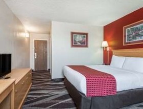 Days Inn by Wyndham Gillette