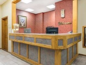 Super 8 by Wyndham Gillette