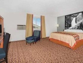 Super 8 by Wyndham Gillette