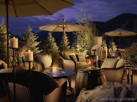 Rustic Inn Creekside Resort & Spa