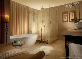 Rustic Inn Creekside Resort & Spa