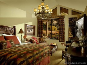 Rustic Inn Creekside Resort & Spa