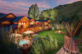 Rustic Inn Creekside Resort & Spa