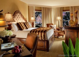 Rustic Inn Creekside Resort & Spa