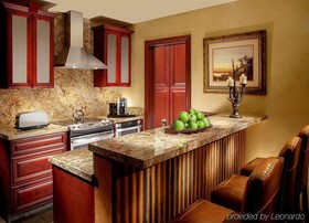 Rustic Inn Creekside Resort & Spa