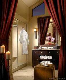 Rustic Inn Creekside Resort & Spa