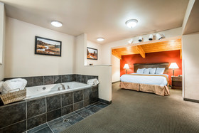 Comfort Inn & Suites Near University of Wyoming