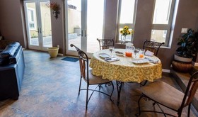 Vista de la Luna Bed & Breakfast