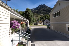 Abram Inn and Suites