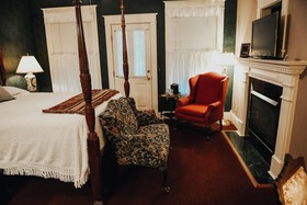 China Clipper Inn