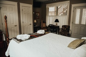 China Clipper Inn