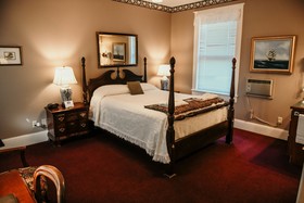 China Clipper Inn