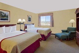 Pinedale Hotel & Suites