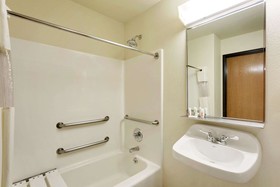 Pinedale Hotel & Suites