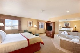 Pinedale Hotel & Suites