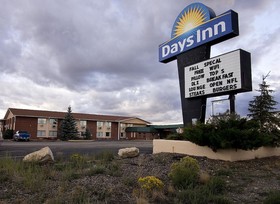 Days Inn by Wyndham Rawlins