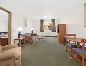 Days Inn by Wyndham Rawlins
