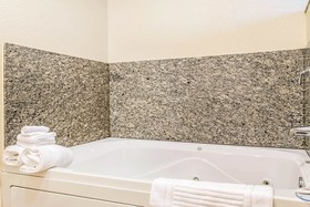 Ramada Plaza by Wyndham Sheridan Hotel & Convention Center