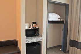 Heartland Inn and Suites