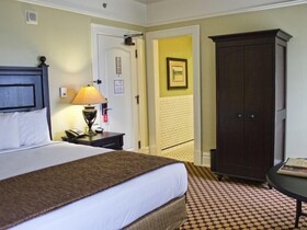 Lake Yellowstone Hotel & Cabins