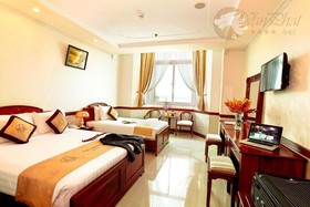 Van Phat Riverside Hotel