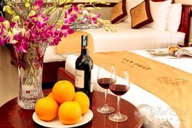 Van Phat Riverside Hotel