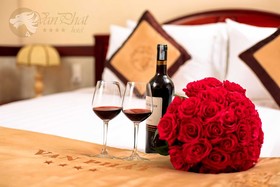 Van Phat Riverside Hotel