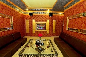 Van Phat Riverside Hotel