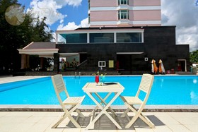 Van Phat Riverside Hotel