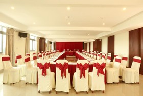 Van Phat Riverside Hotel