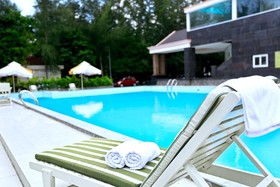 Van Phat Riverside Hotel