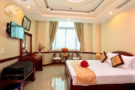 Van Phat Riverside Hotel