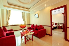 Van Phat Riverside Hotel