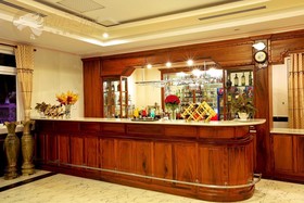 Van Phat Riverside Hotel