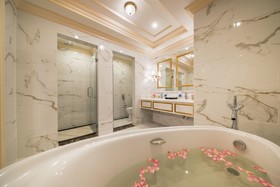 Four Points by Sheraton Lang Son